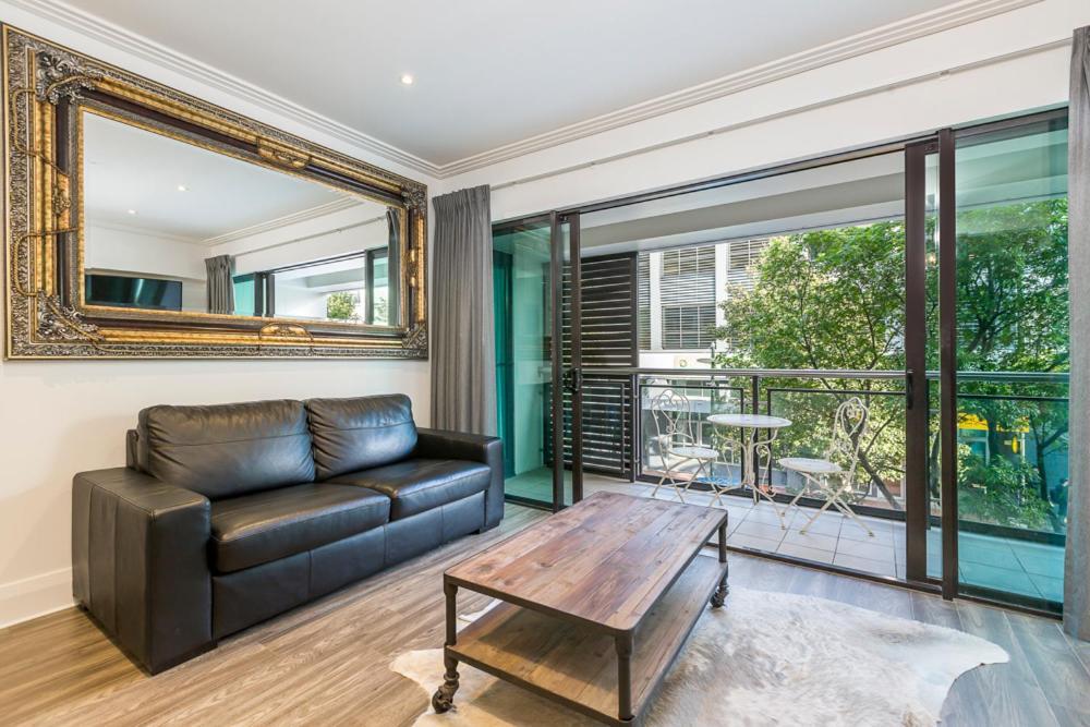 Corporate, Spacious Staycation - Sky Tower Views Auckland Buitenkant foto